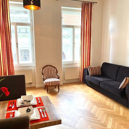 Amazing Apartment Zborovska Praga Esterno foto