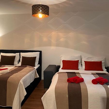 Amazing Apartment Zborovska Praga Esterno foto