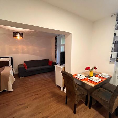 Amazing Apartment Zborovska Praga Esterno foto