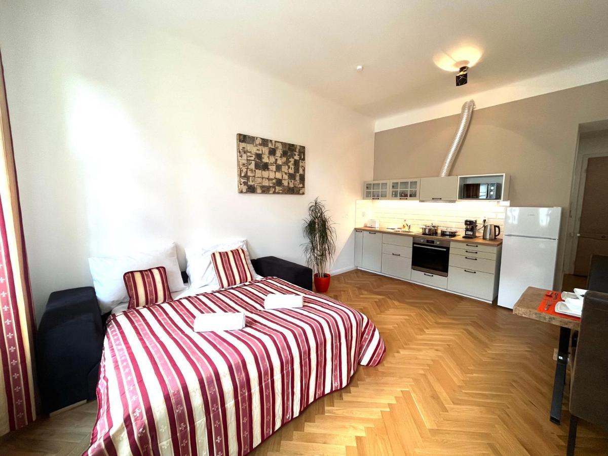 Amazing Apartment Zborovska Praga Esterno foto