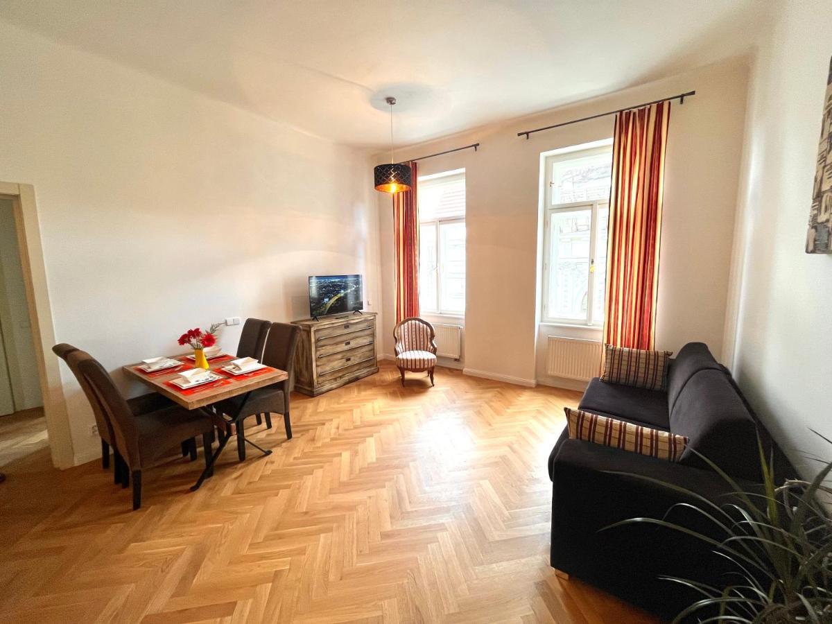 Amazing Apartment Zborovska Praga Esterno foto