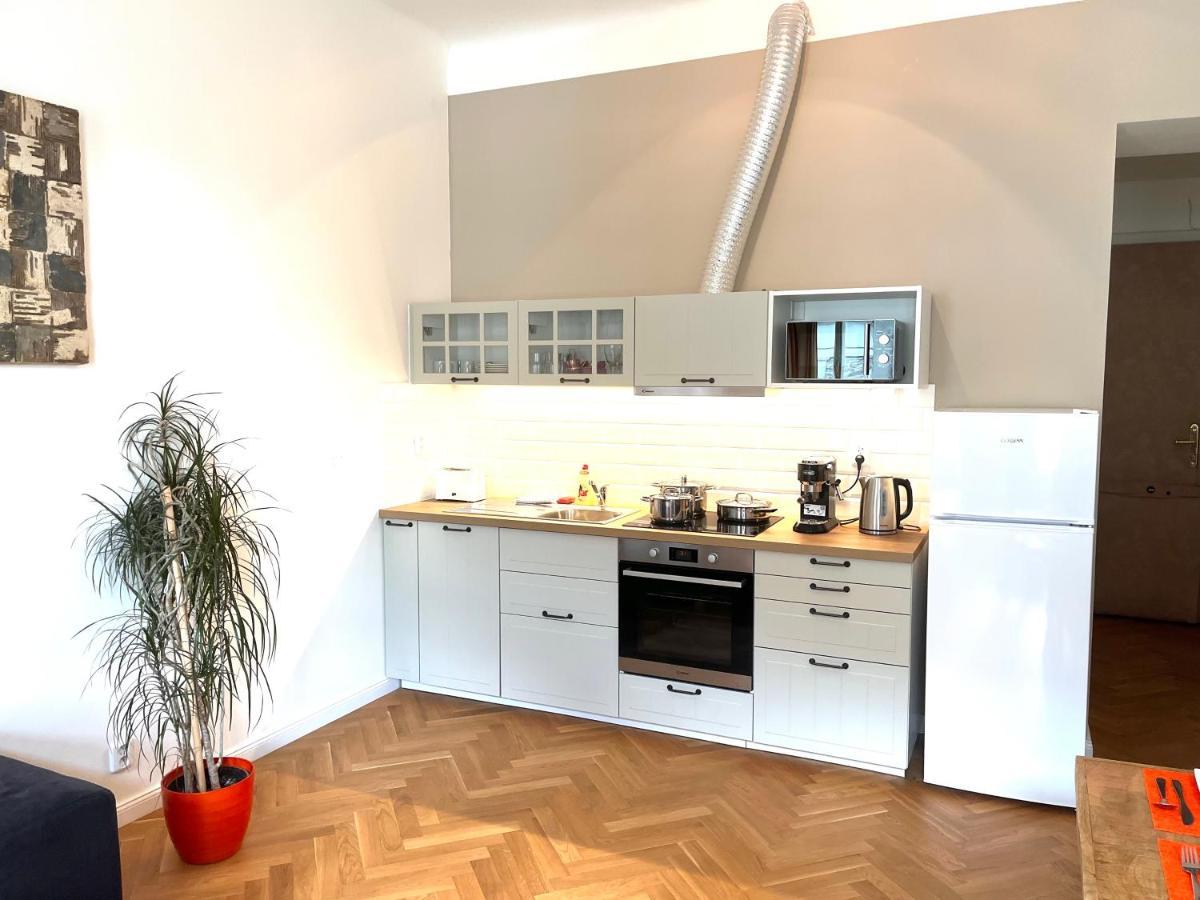 Amazing Apartment Zborovska Praga Esterno foto