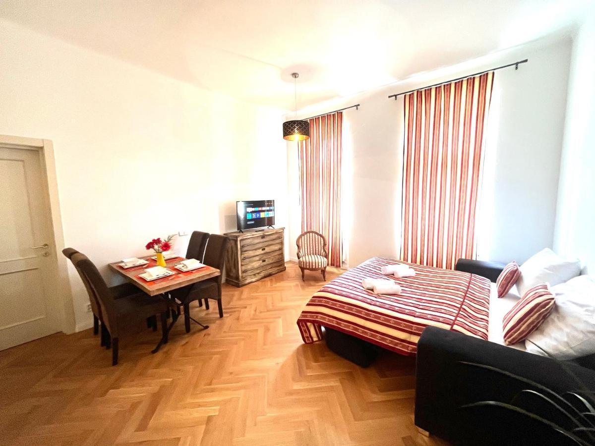 Amazing Apartment Zborovska Praga Esterno foto