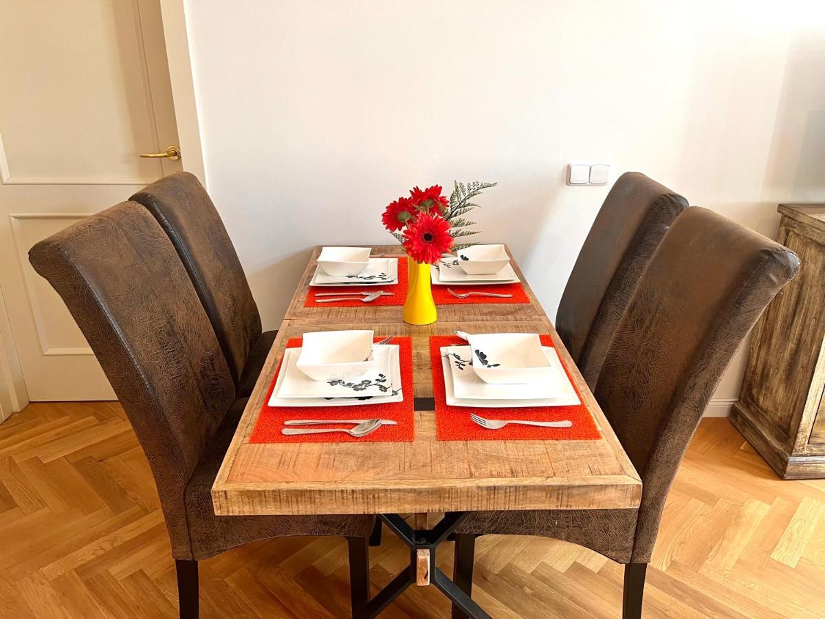 Amazing Apartment Zborovska Praga Esterno foto