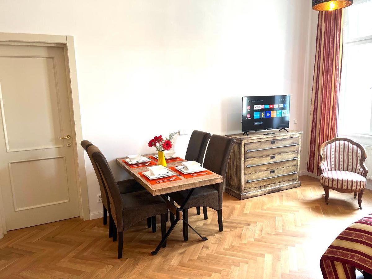 Amazing Apartment Zborovska Praga Esterno foto