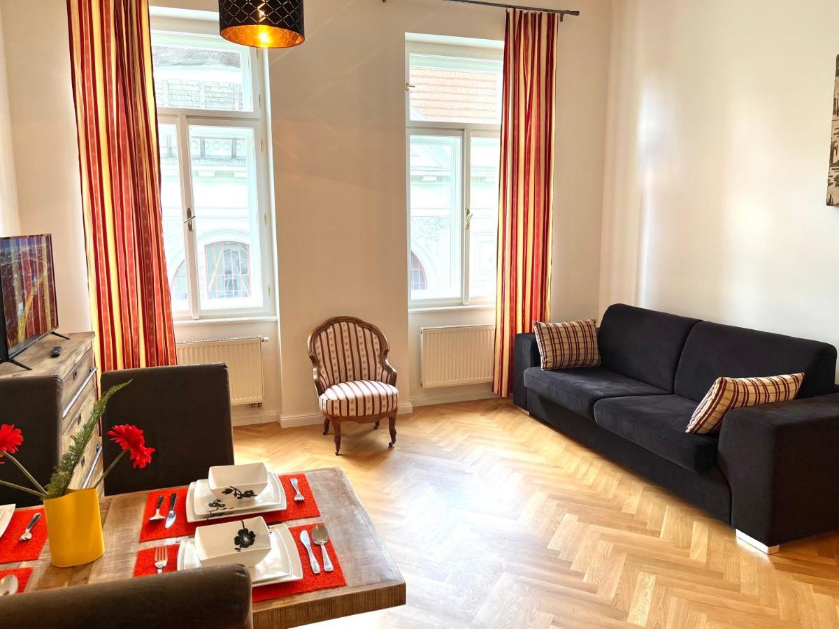 Amazing Apartment Zborovska Praga Esterno foto