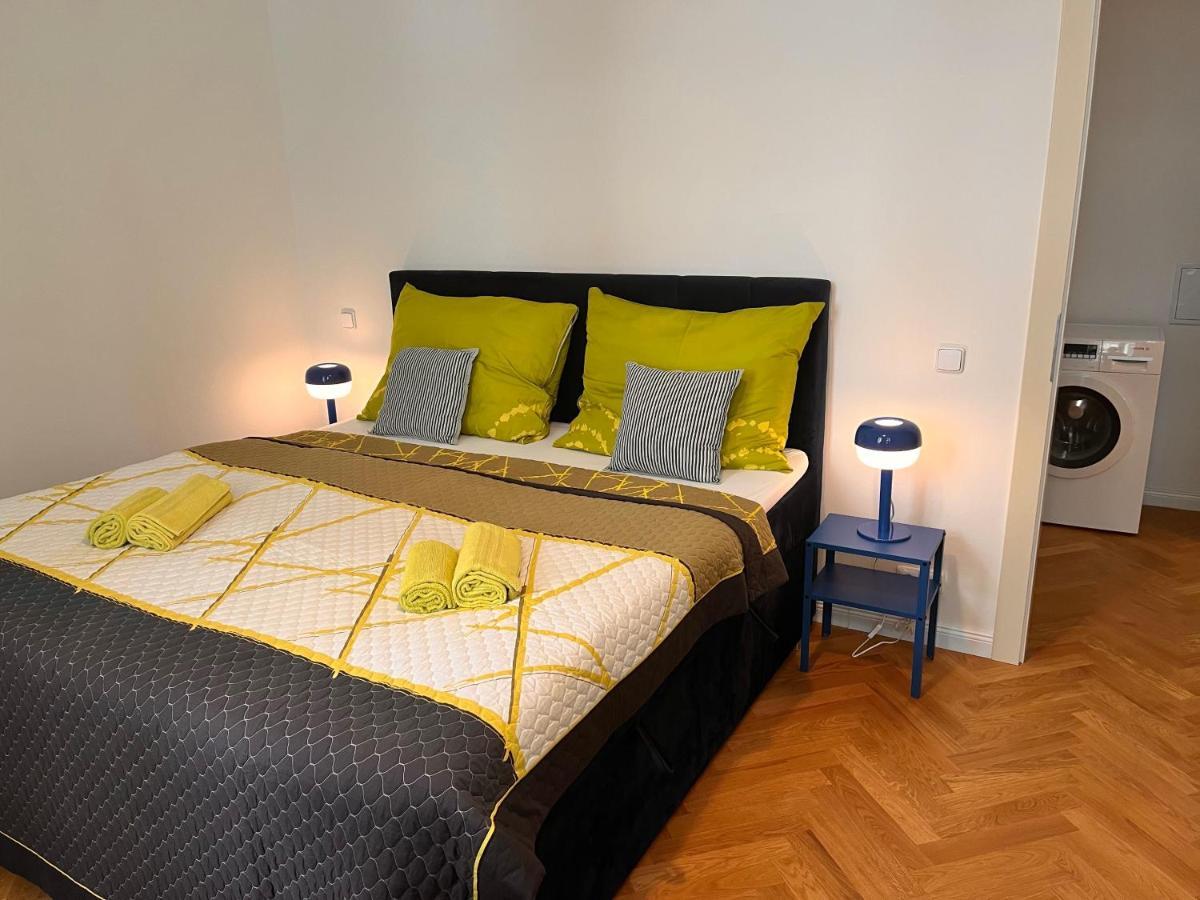 Amazing Apartment Zborovska Praga Esterno foto