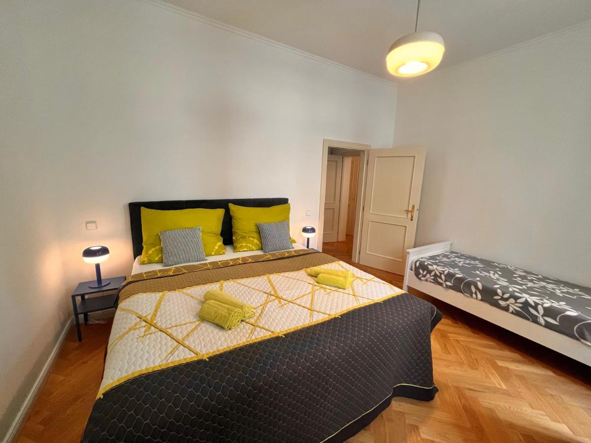Amazing Apartment Zborovska Praga Esterno foto